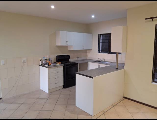 2 BEDROOM TOWNHOUSE FOR SALE IN SUNNYROCK